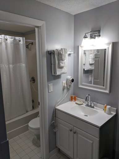 Bathroom 3, Eastern Inn & Suites (Formerly Eastern Inns), Carroll