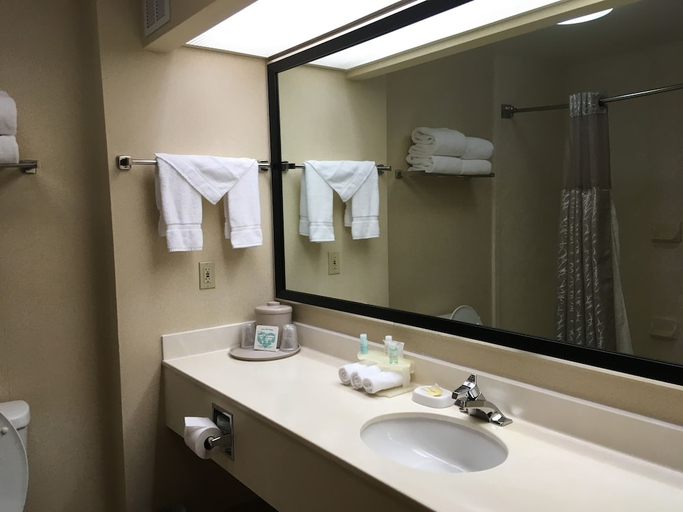 Bathroom 4, Round Hill Inn, Orange