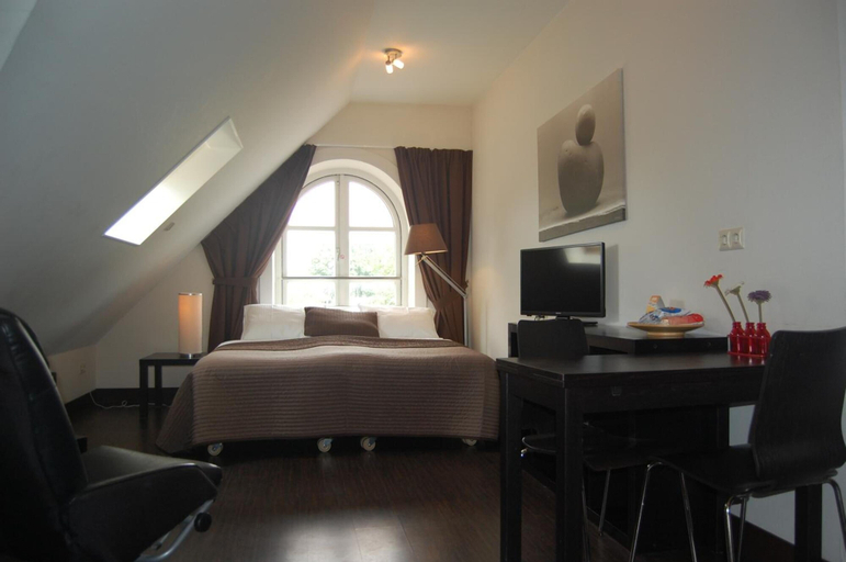 Bedroom 3, Bar-Bistro-Hotel DOK, Steenbergen