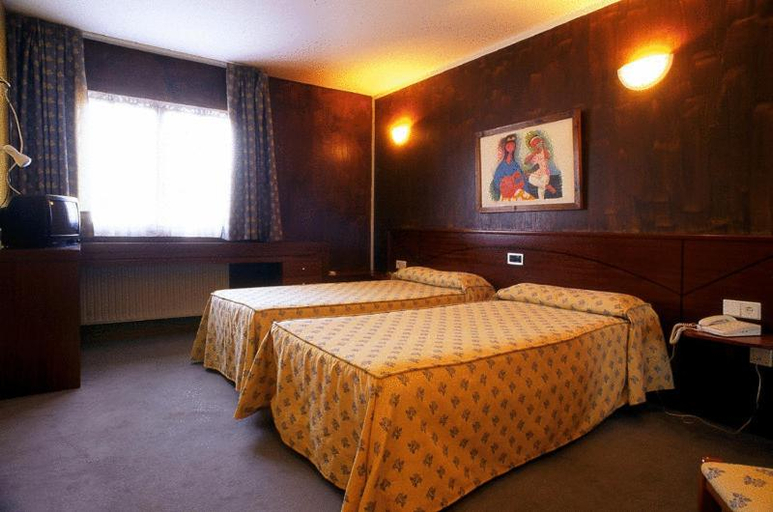 Bedroom 3, Hotel Villa De Nava, Asturias