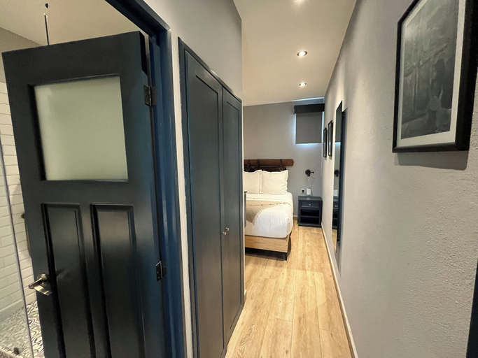 Others 5, Hotel Origen, Allende