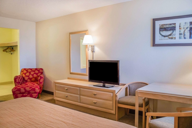 Bedroom 3, Quality Inn Port Clinton Waterfront, Ottawa
