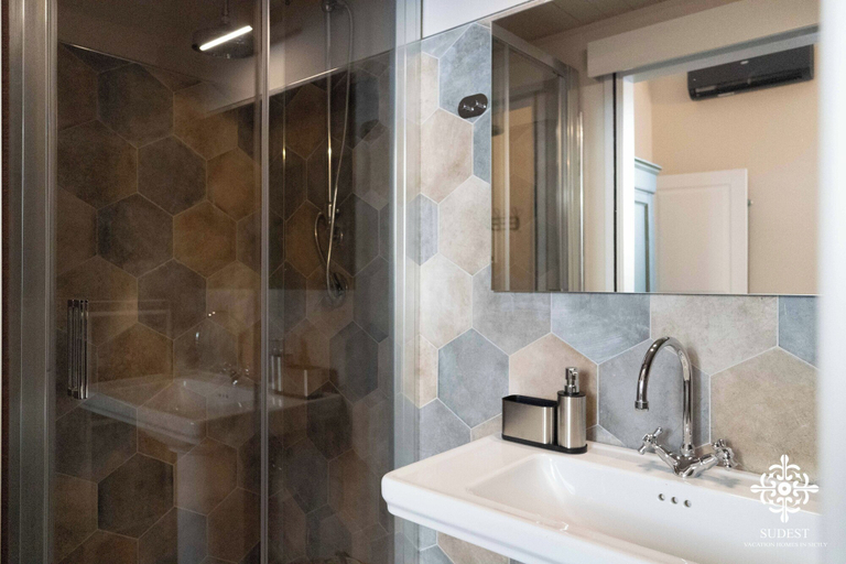 Bathroom 3, Arte Barocco - Panoramic Home, Syracuse