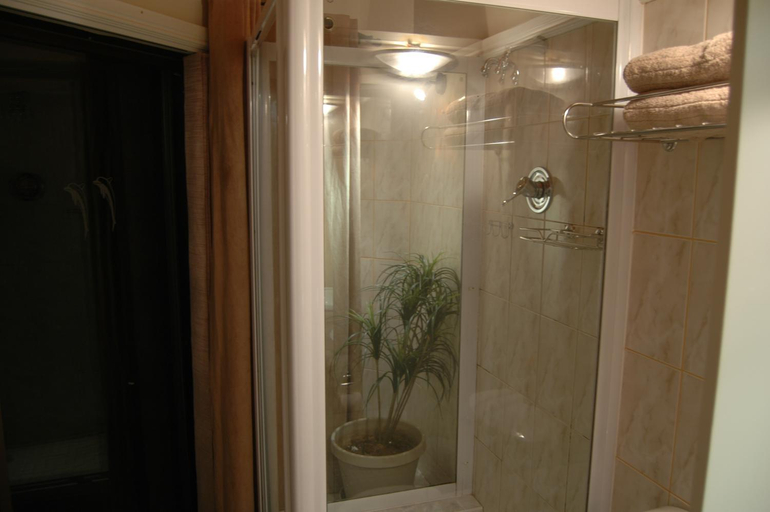Bathroom 5, Bon a Vie Bed and Breakfast and Self Catering, Buffalo City