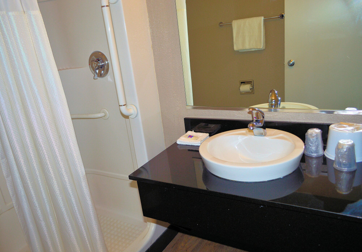 Bathroom 4, Motel 6-Del Rio, TX, Val Verde