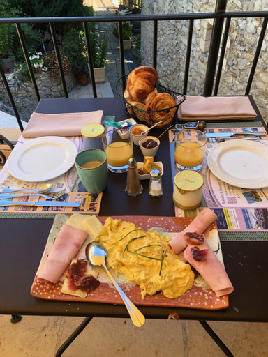 Food & Drinks