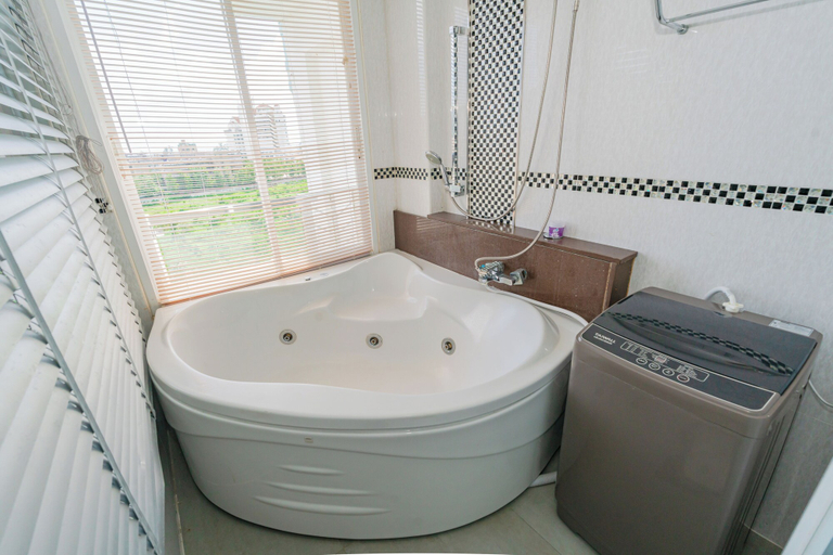 Bathroom 5, Patong Diamond Hotel, Phuket Island
