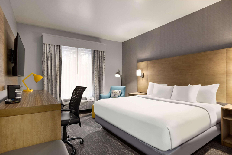 Bedroom 3, Park Inn by Radisson Florence, SC, Florence