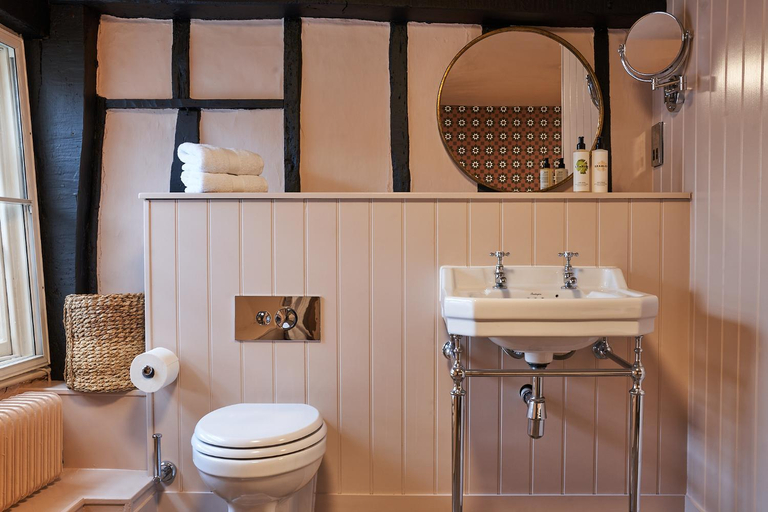 Bathroom 4, White Horse Hotel, Surrey