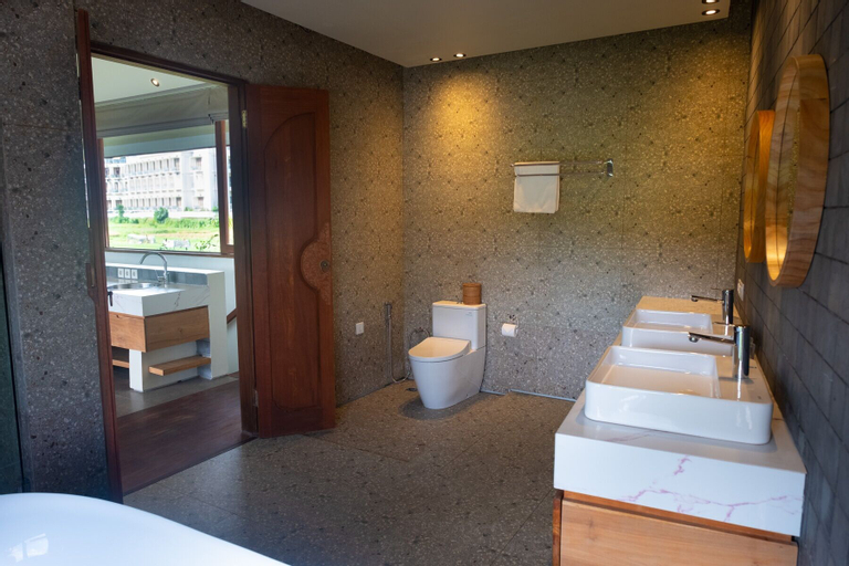 Bathroom 7