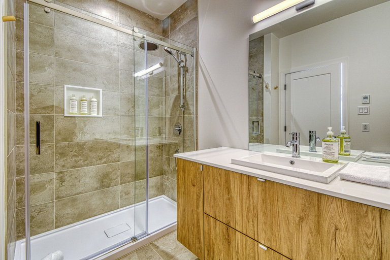 Bathroom 3, 105 Verbier Building 12, Les Laurentides