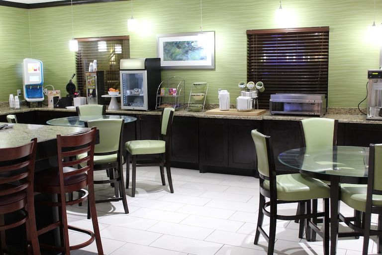 Food & Drinks 4, Horizon Inn & Suites, Frio
