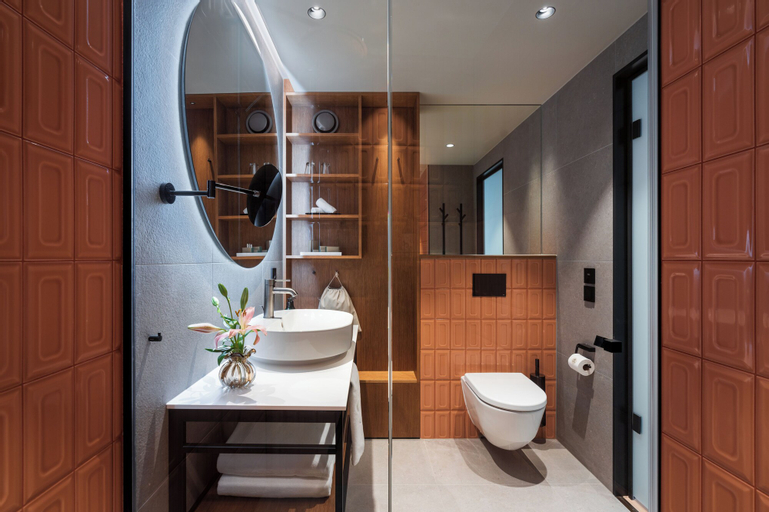 Bathroom 14