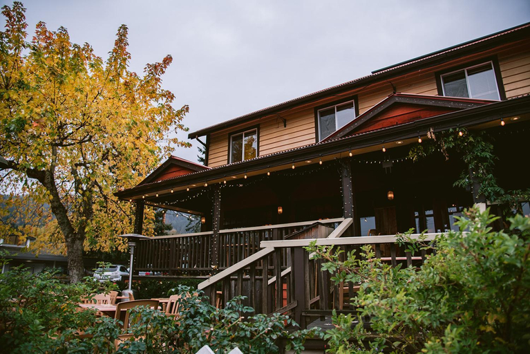 Others 5, Salt Spring Inn, Capital