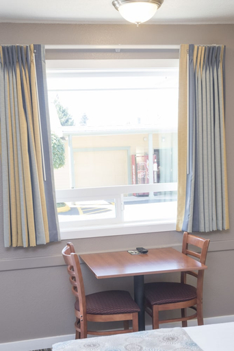 Others 5, Nordic Motel, Multnomah