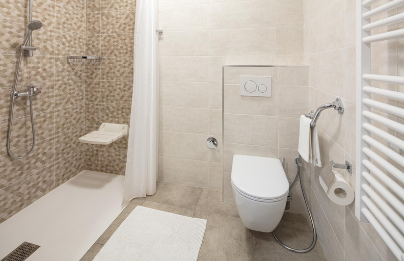 Bathroom 14