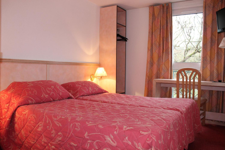 Bedroom 3, Hotel Le Village, Essonne