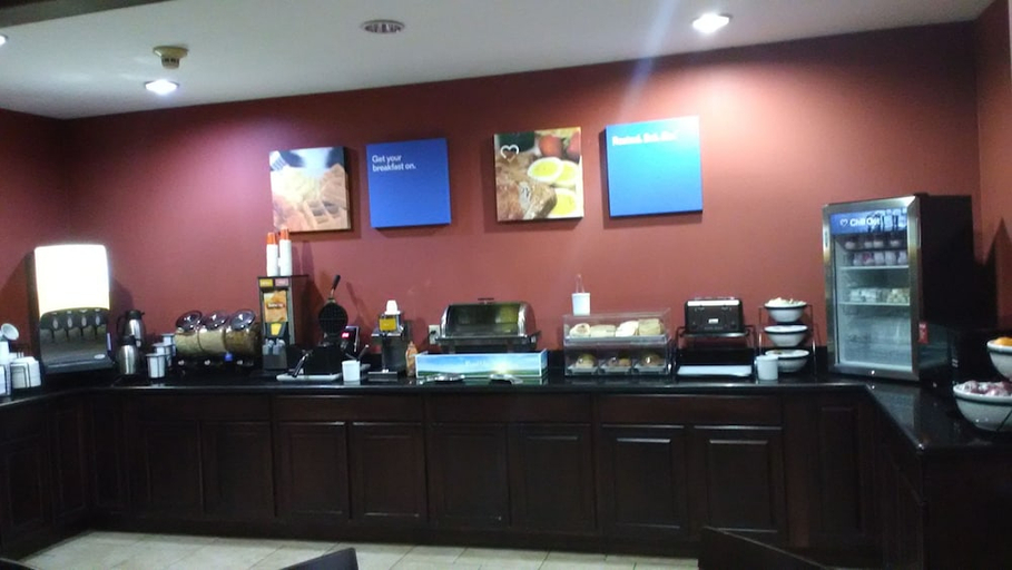 Food & Drinks 5, Quality Inn & Suites Port Huron, Saint Clair