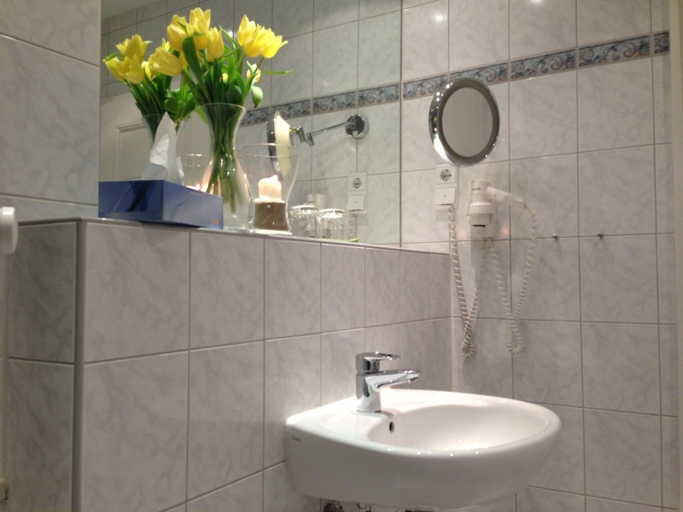 Bathroom 3, Landhaus Lockwitzgrund, Dresden