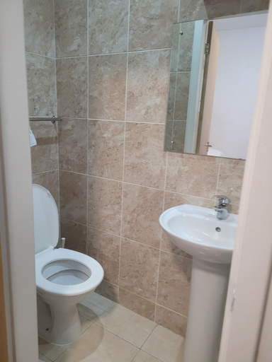 Bathroom 5, The Gatwick White House Hotel, Surrey