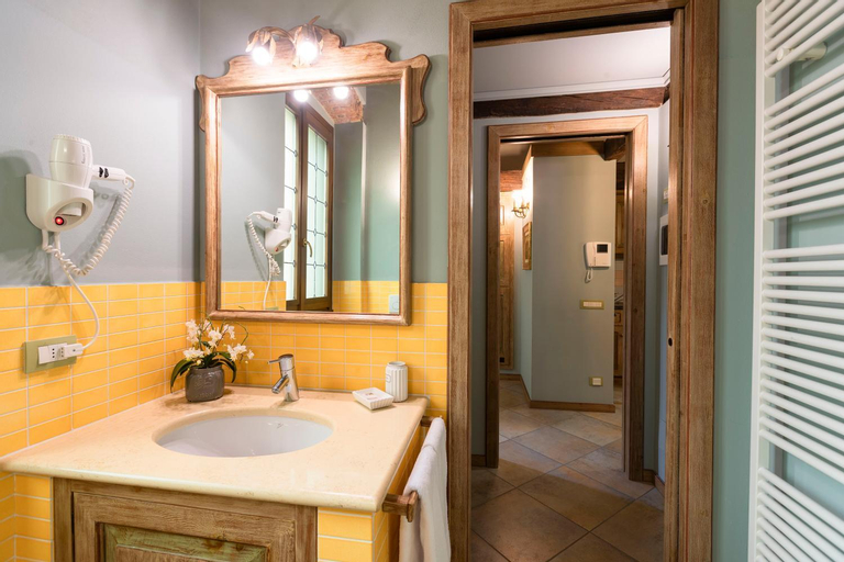 Bathroom 18