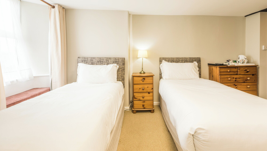 Bedroom 2, King Arthur's Arms Inn, Cornwall