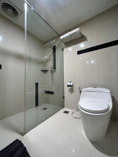 Bathroom 14