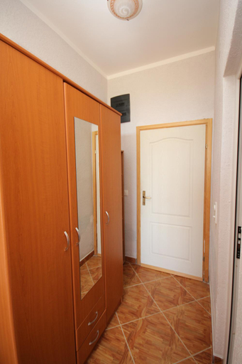 Others 4, Apartments DEA