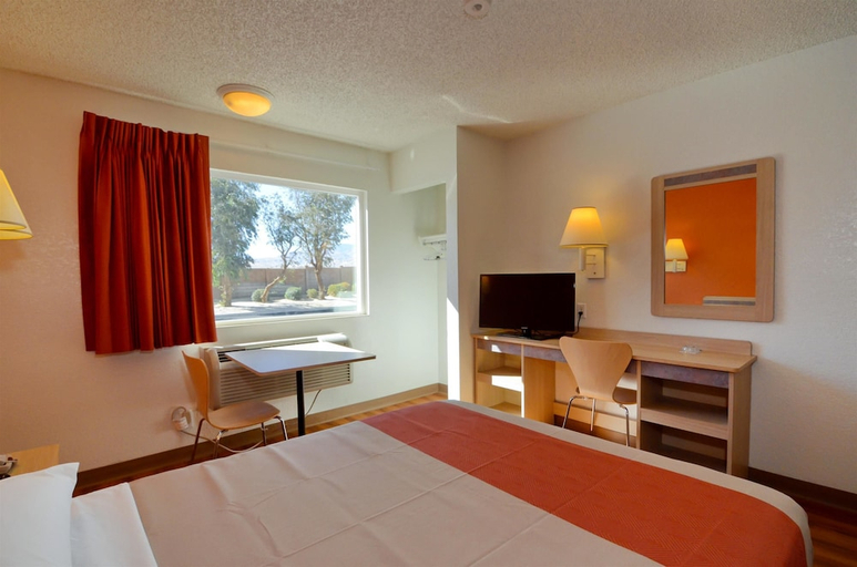Bedroom 2, Motel6 North Palm Springs, CA - North, Riverside