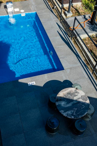 Swimming Pool 8