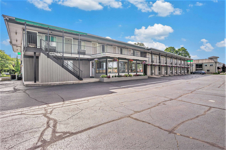 Exterior & Views 2, Rodeway Inn Grand Haven, Ottawa