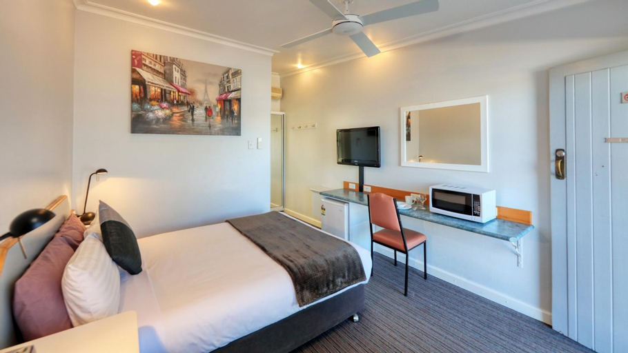 Bedroom 6