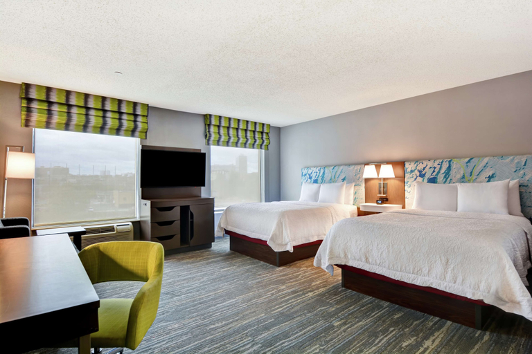 Bedroom 3, Hampton Inn & Suites Newark-Harrison-Riverwalk, Hudson