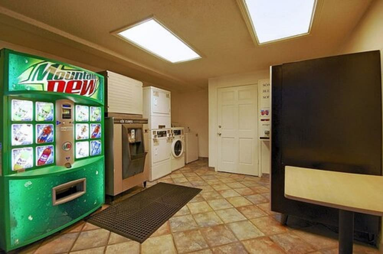 Food & Drinks, Super 6 Inn & Suites, Escambia