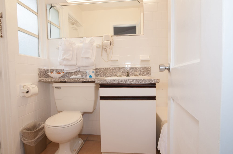 Bathroom 4, Beachcomber Oceanfront Resort & Villas, Broward