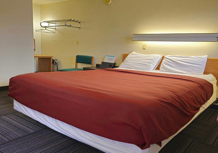 Bedroom 4, Home Motel Abbotsford, Clark
