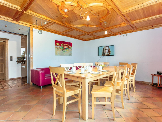Others 5, Great Group Holiday Home, Zell am See