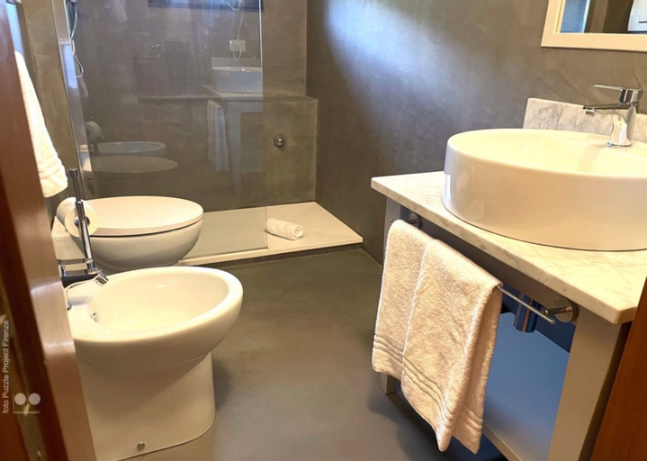 Bathroom 11