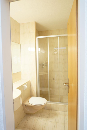 Bathroom 10
