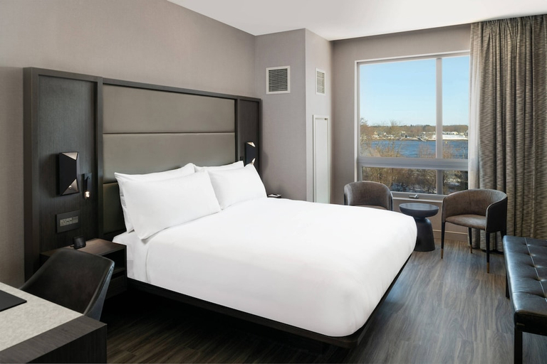 Bedroom 2, Ac Hotel By Marriott Portsmouth Downtown/Waterfront, Rockingham