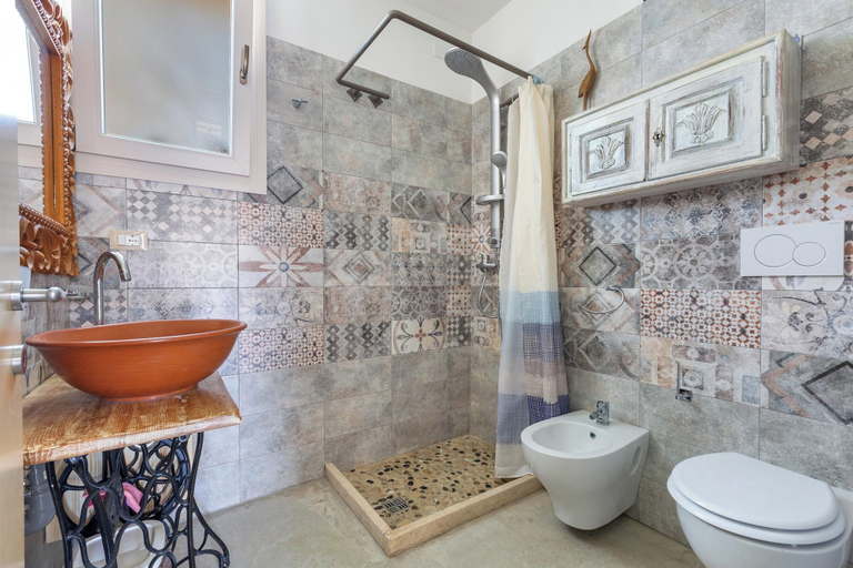 Bathroom, 2062 La Cornola Dependance by Barbarhouse, Lecce