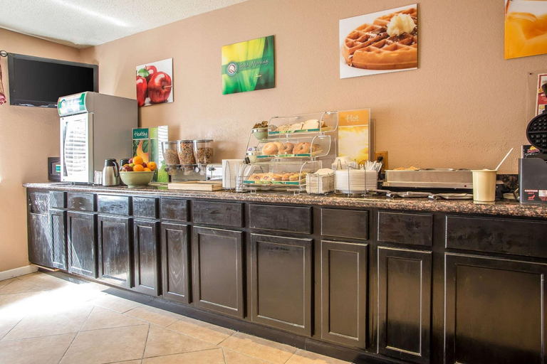 Food & Drinks 5, Quality Inn & Suites West Bend, Washington