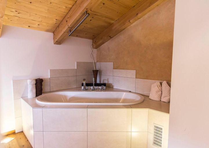 Bathroom 3, Hotel Garni Lawens, Landeck