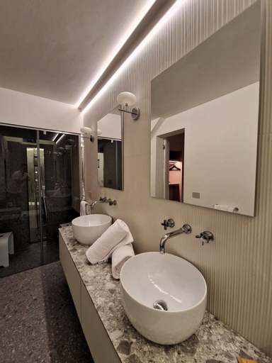 Bathroom 4