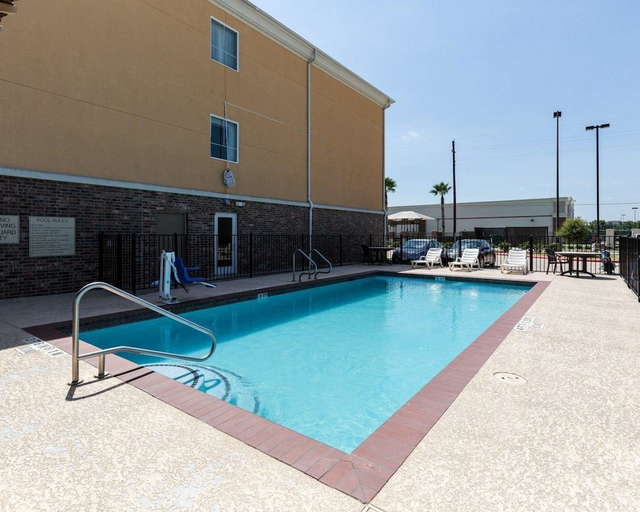 Sport & Beauty 4, SPARK BY HILTON PEARLAND, Brazoria