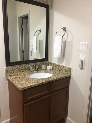 Bathroom 4, Kohl's Ranch Lodge, Gila