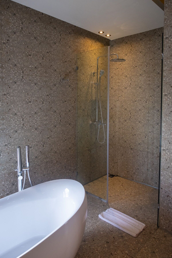 Bathroom 8