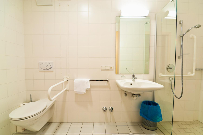 Bathroom 3, Kolpinghaus Bolzano, Bolzano