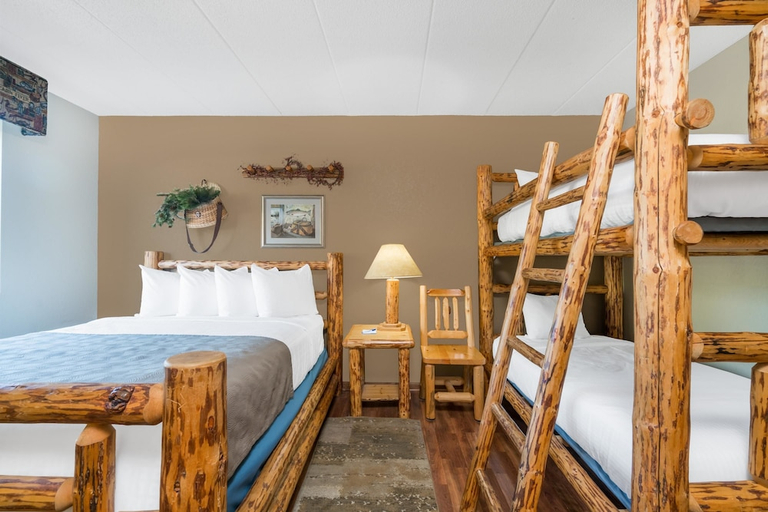 Bedroom 3, Baymont by Wyndham Owatonna, Steele