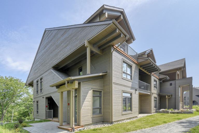Exterior & Views 2, 201 Verbier Building 4, Les Laurentides